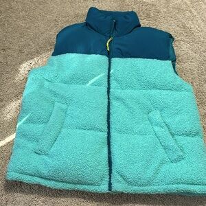 Wild Fable teal mint green puffer Sherpa oversized vest | women’s M NWT